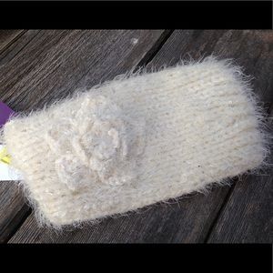 NWT. Cute winter headband